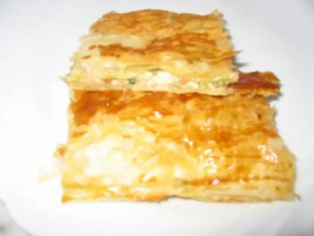 Слоеное тесто с лососем и креветками