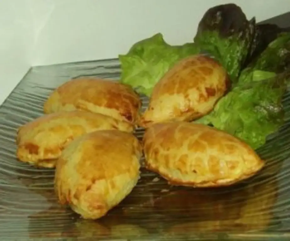 Шпинатные карманы из лосося с кедровыми орешками