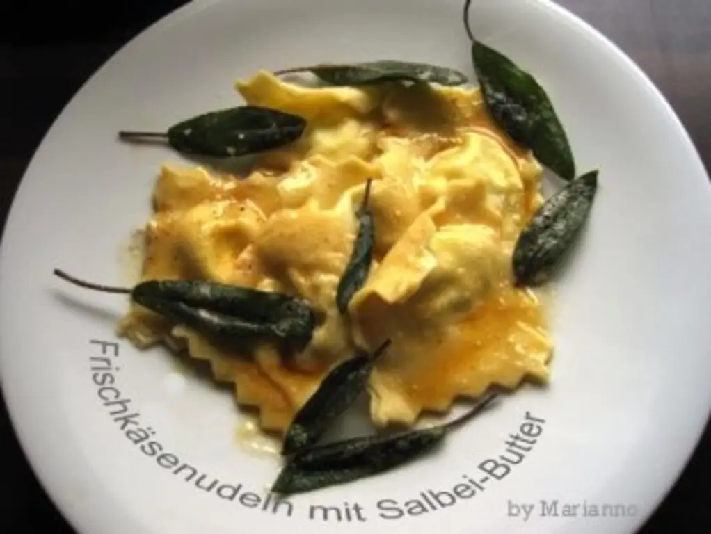 Паста со сливочным сыром и маслом с шалфеем