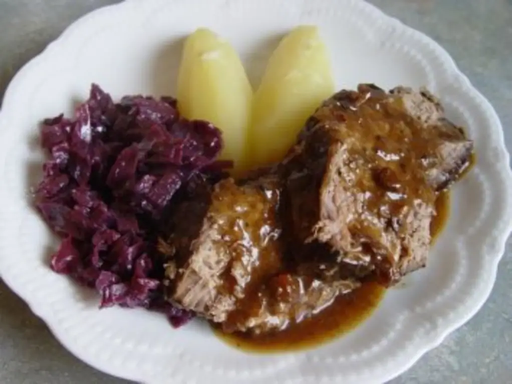 Sauerbraten с говядиной и Для маринада: