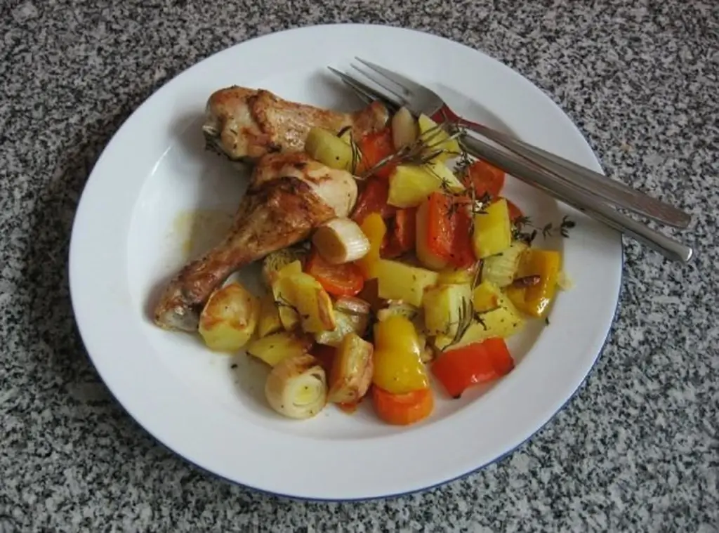 Куриные ножки с овощами из духовки