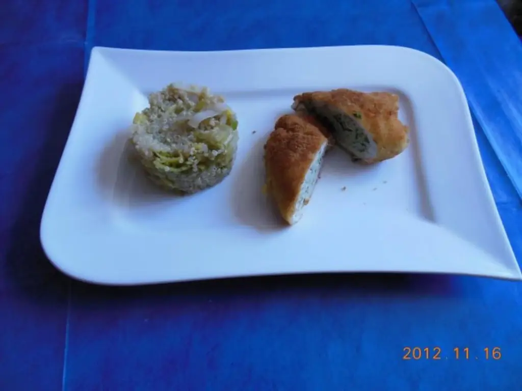 Жареный цыпленок с лимоном и луком-пореем