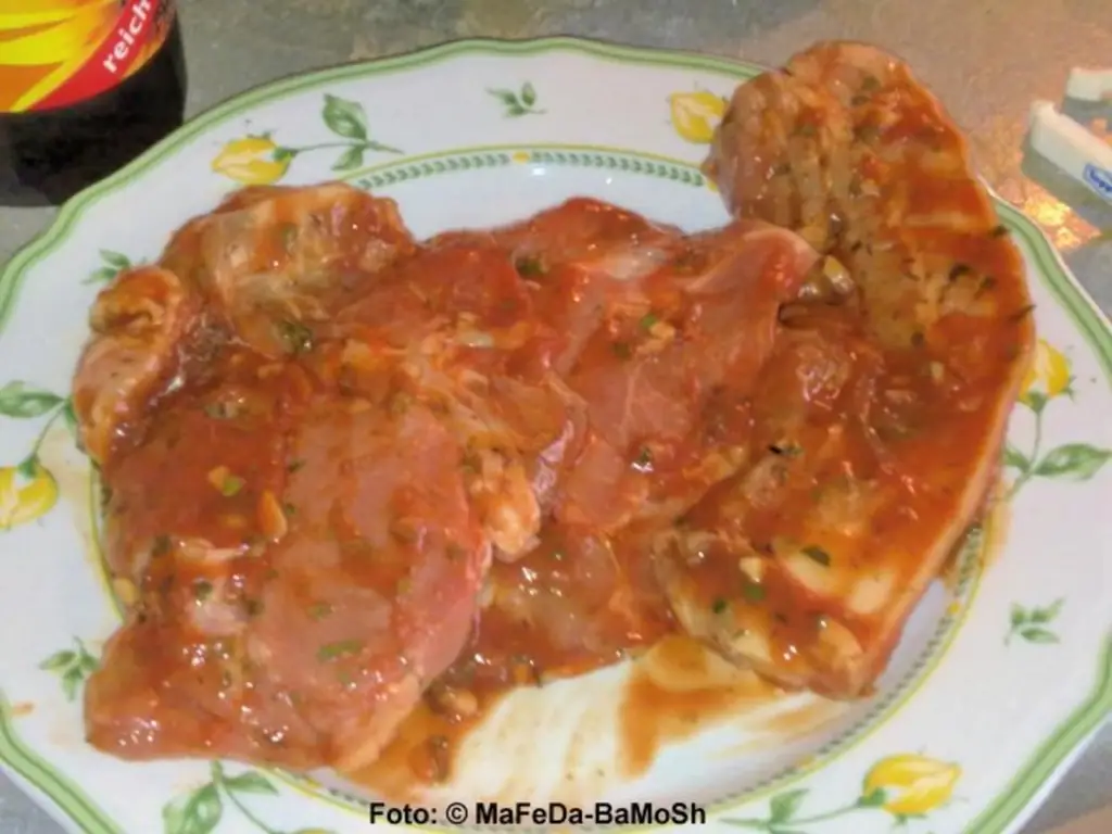 Мясо на гриле в кетчупе