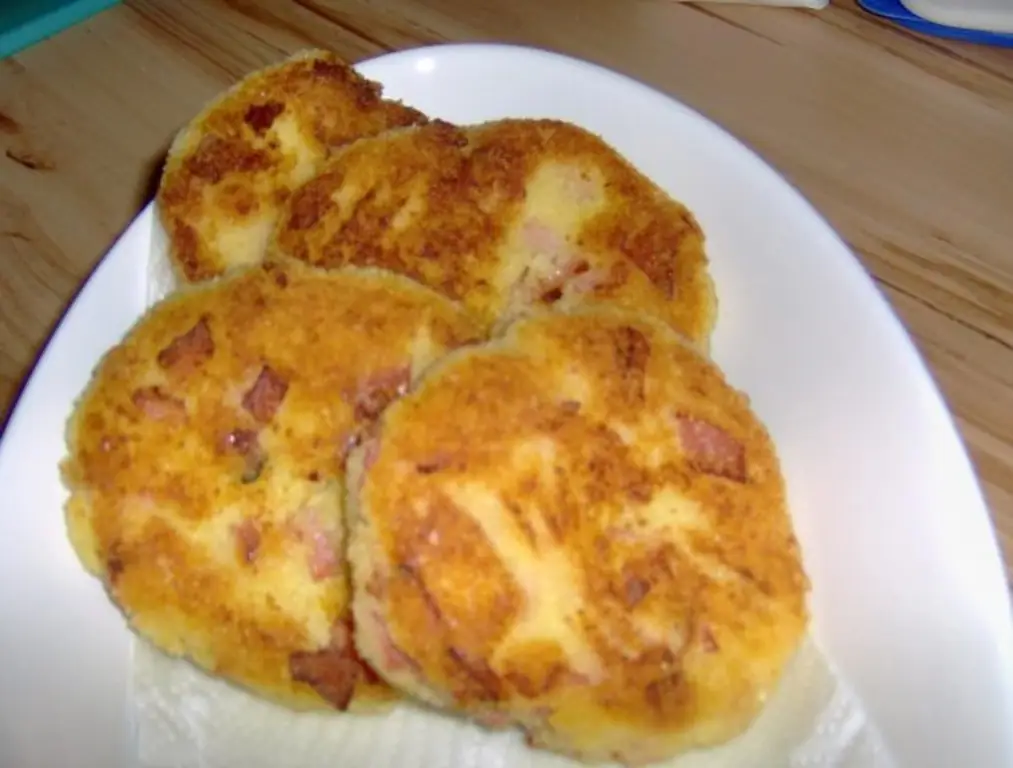 Картофельные оладьи с рассыпчатым картофелем и мукой