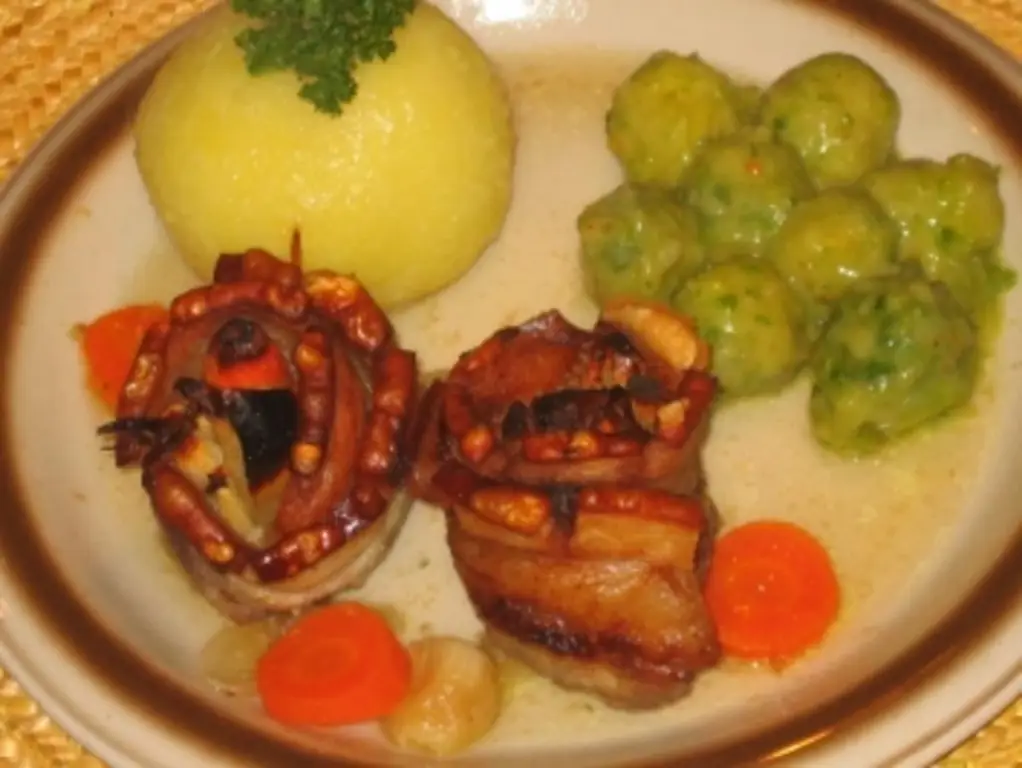 Мясо: рулет из свиной грудинки