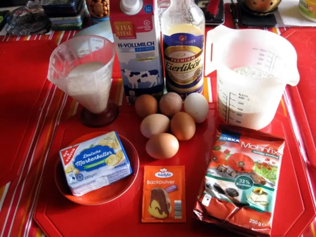 Пирог с маком и гоголем-моголь