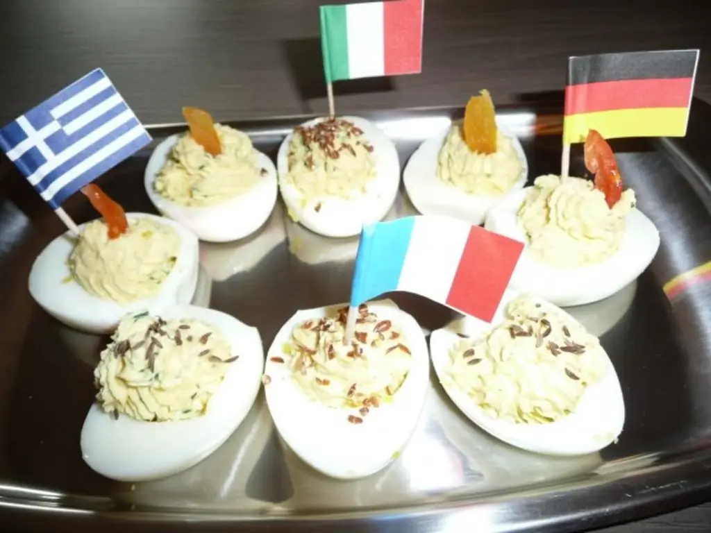 Фаршированные яйца с оттенком карри