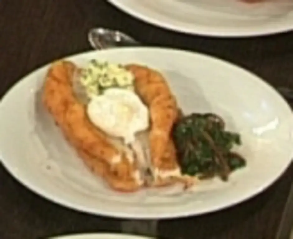 Sole Colbert с красным мангольдом и яйцом пашот