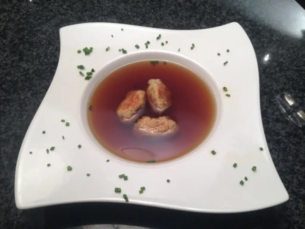 Чай с говядиной из органической говядины Lenzen с сырными кнедликами