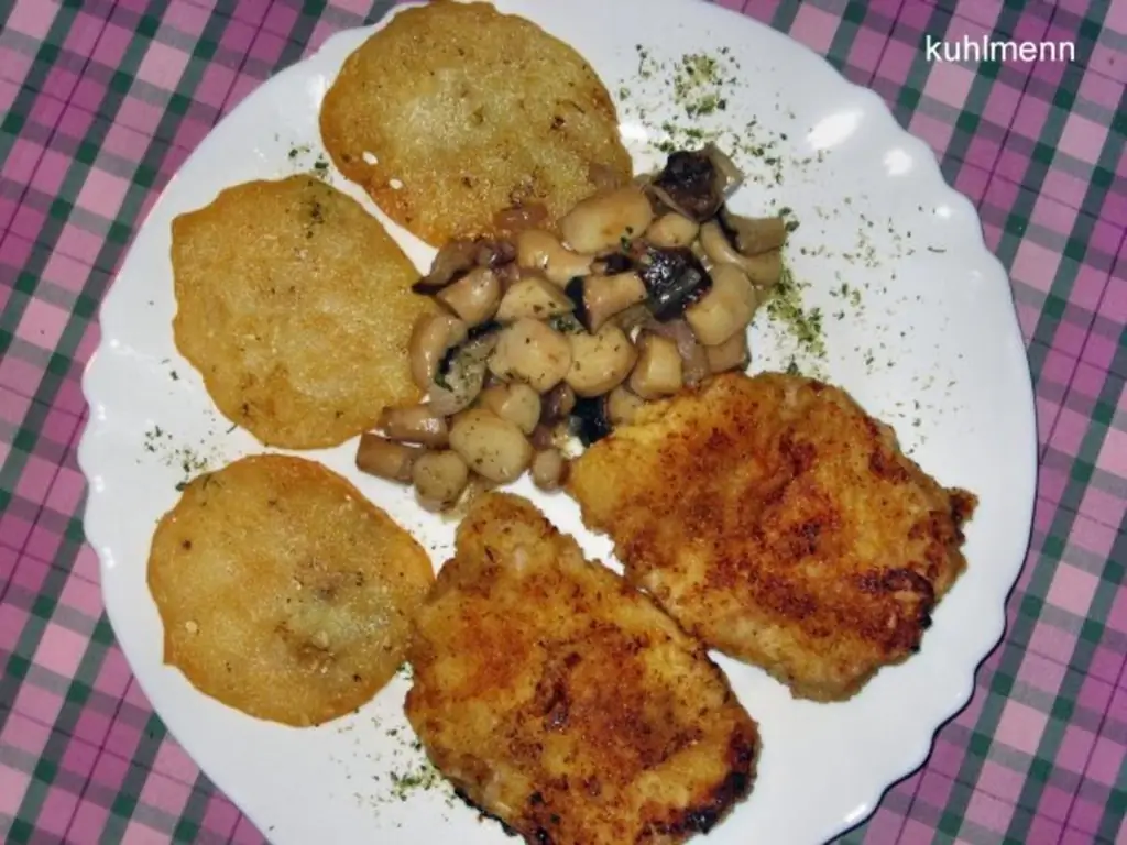 Грибы с медальонами из свиной корейки