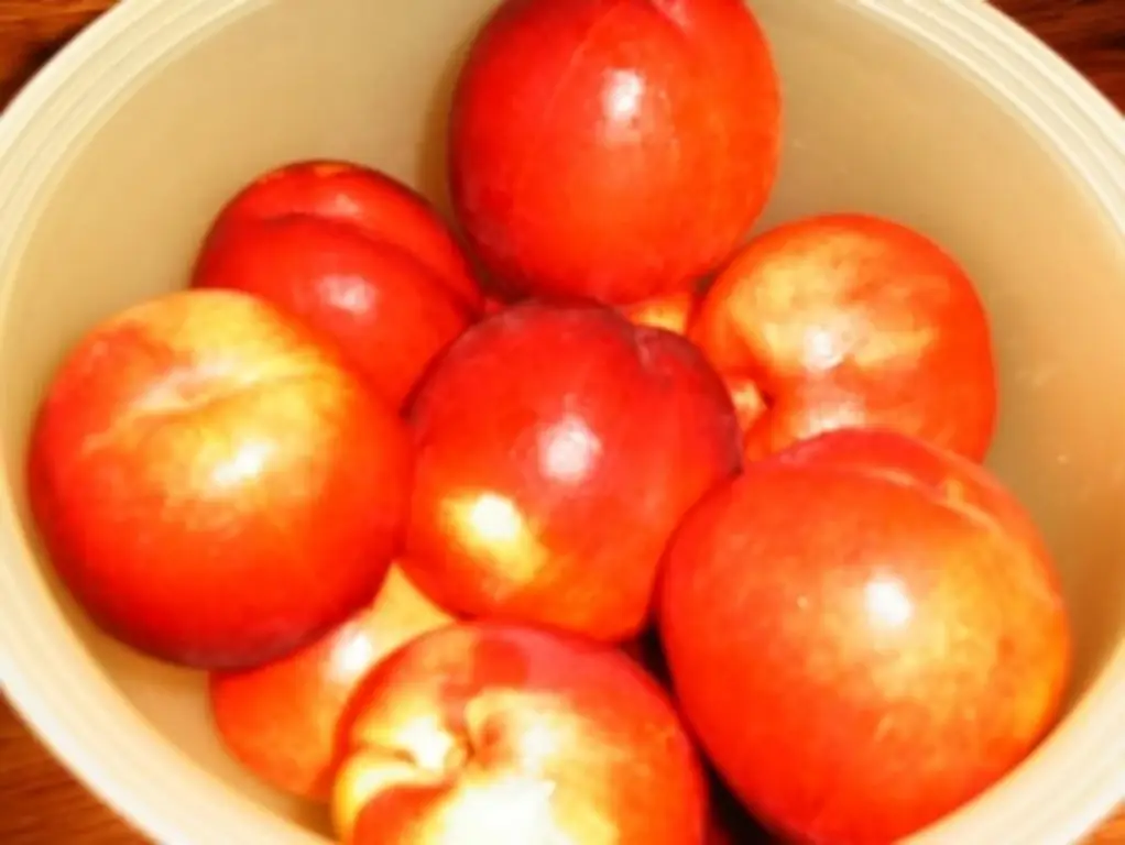 Нектарины с личи и ромовым джемом