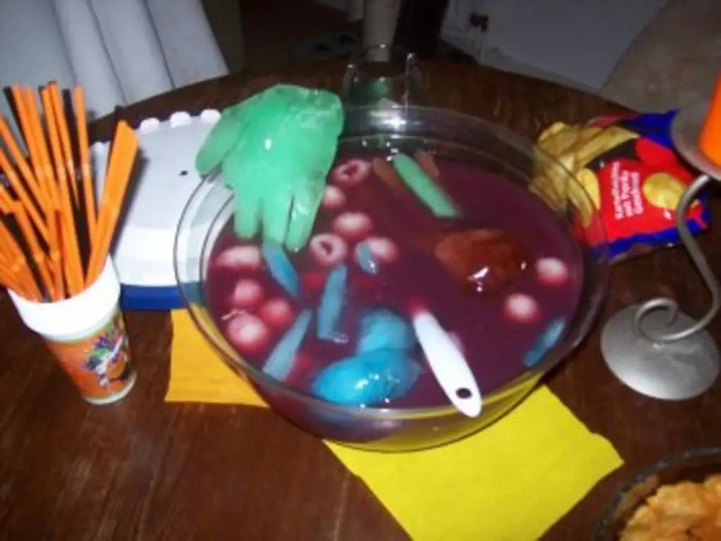 Blutpunch – лучший напиток для каждой вечеринки в честь Хэллоуина