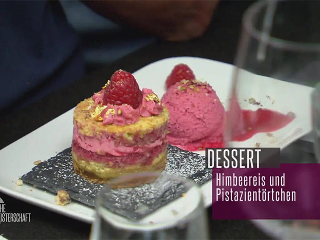 Тартлетка с фисташками на малине iesafe