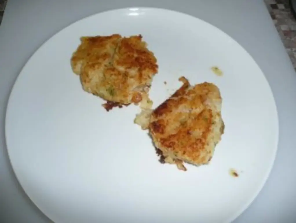 Оладьи из цветной капусты со свежей цветной капустой и панировочными сухарями