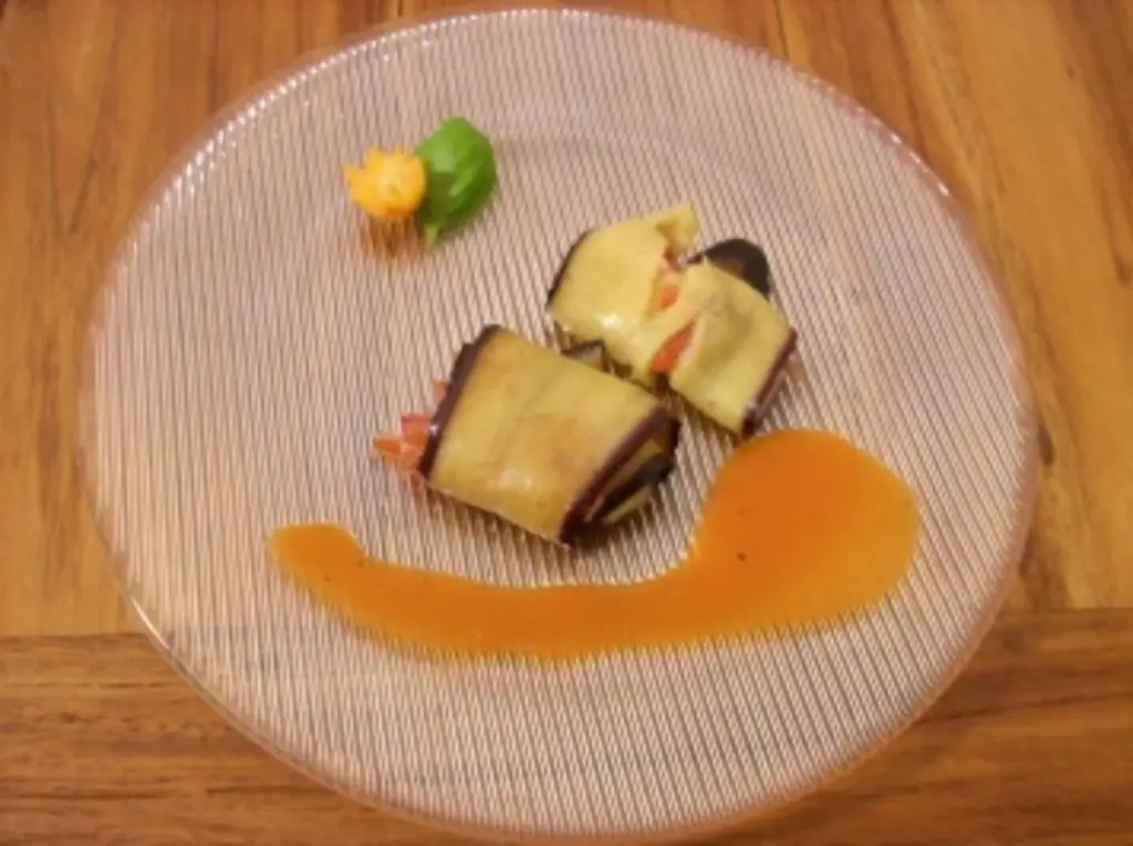 Рулетики из баклажанов с перцем