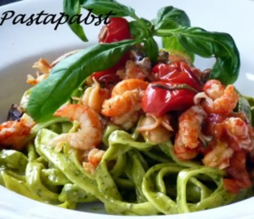 Тальятелле с соусом из базилика и раковыми шейками