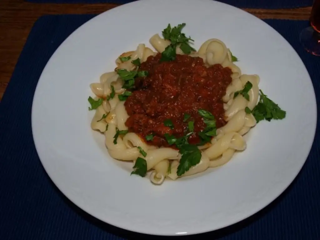 Паста с печеночным соусом (pasta con fégato)