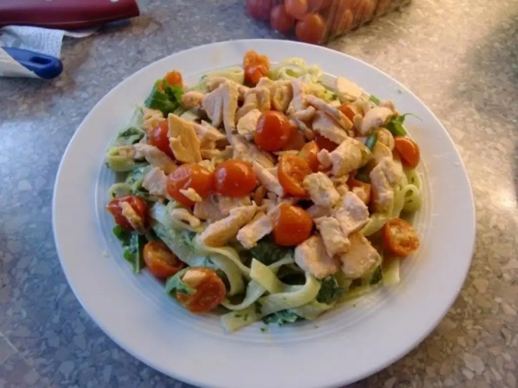 Тальятелле с соусом песто & копченый лосось