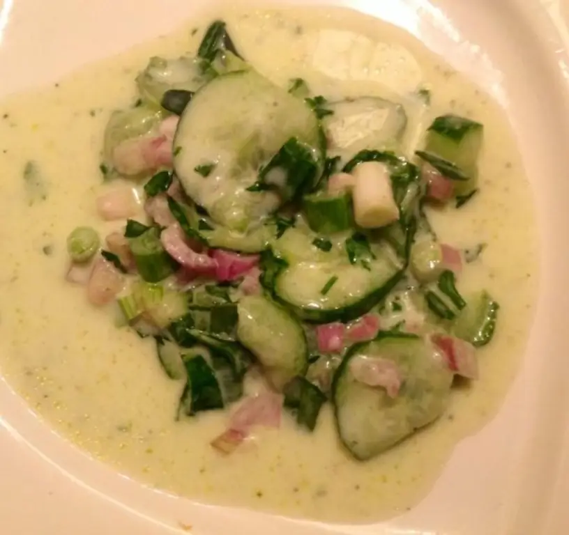 Салат из огурцов с рукколой и айраном