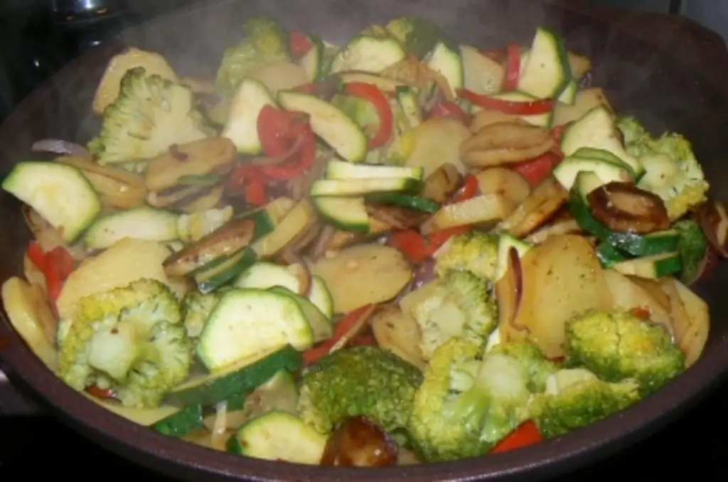Картофельная сковорода с овощами