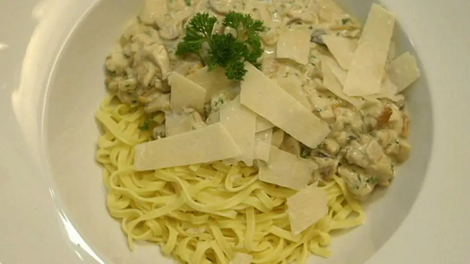 Грибной соус с тальятелле