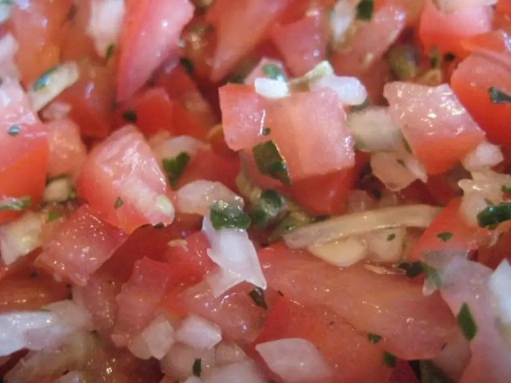 Брускетта с помидорами с чиабаттой и бальзамическим уксусом