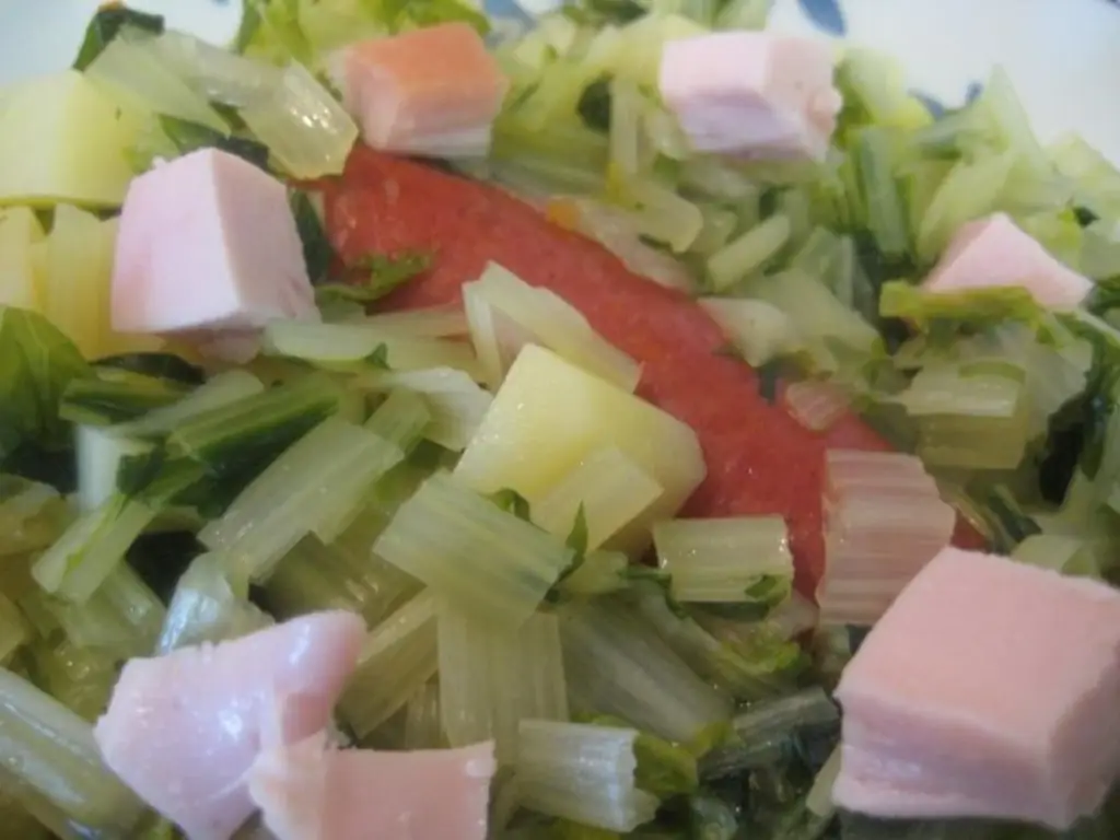 Соус из стеблей с крупными растениями репы или 3