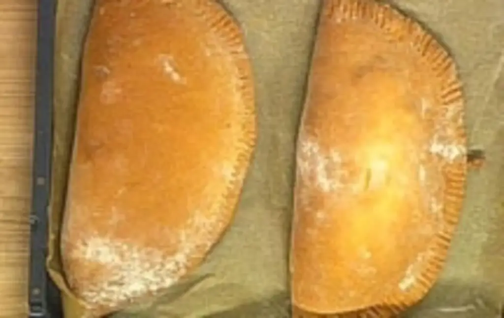 Сладкие кальцоны