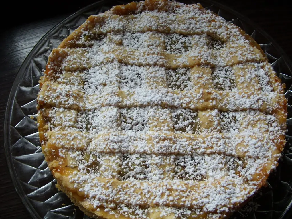 Крыжовник с решеткой из теста