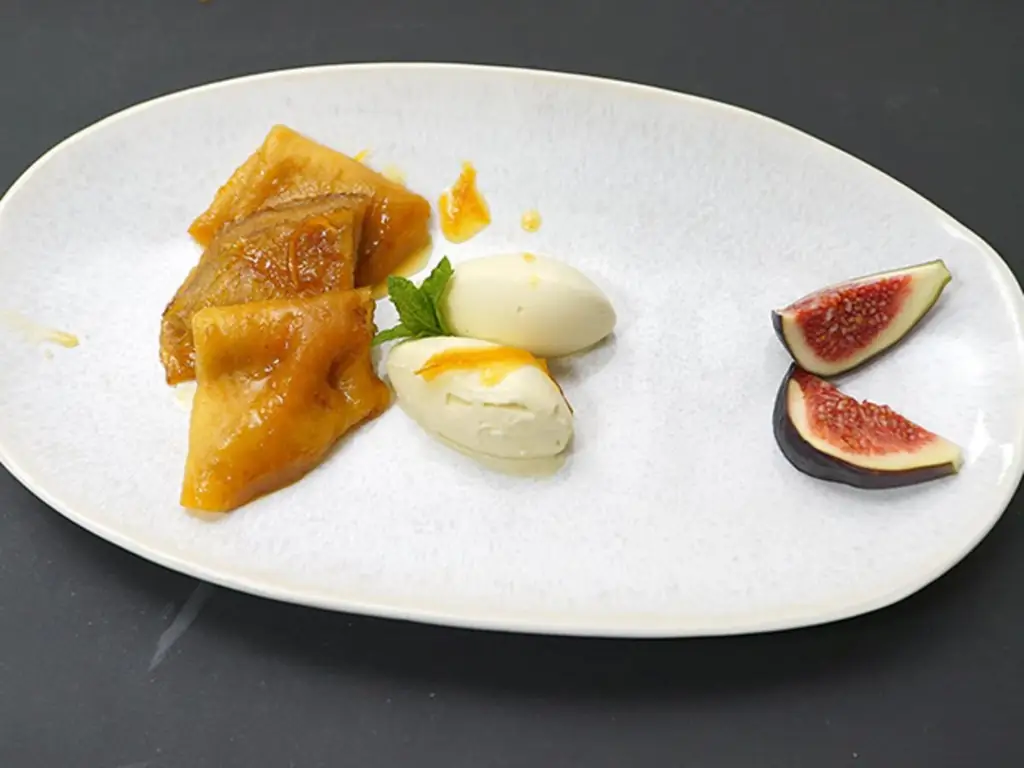 Crêpe Suzette с ромашковым мороженым