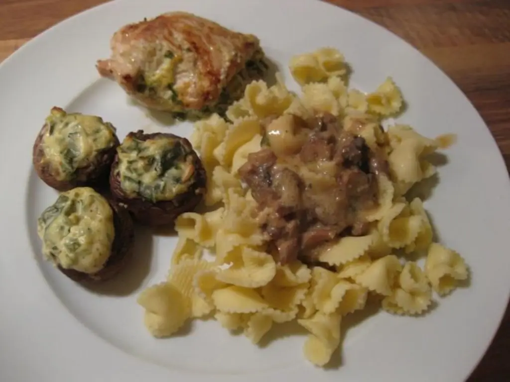 Роллы из индейки и грибы с черемшой