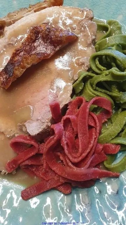 Жаркое из корочки "Изысканное" с тальятелле (домашнее) и салатом по вкусу