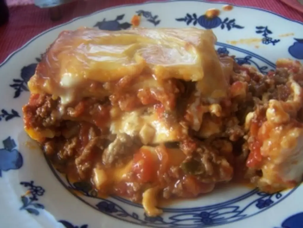 Лазанья с говяжьим фаршем и соусом бешамель