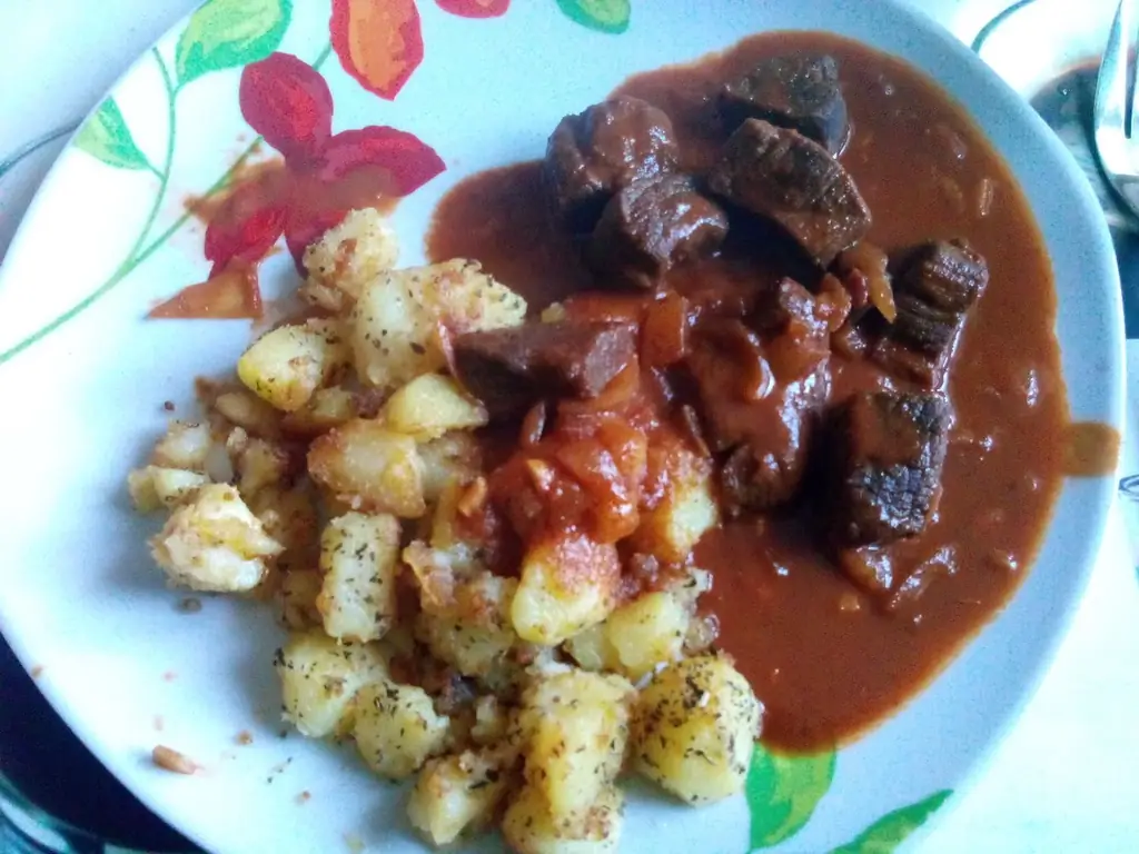 Тушеная дичь с грибами