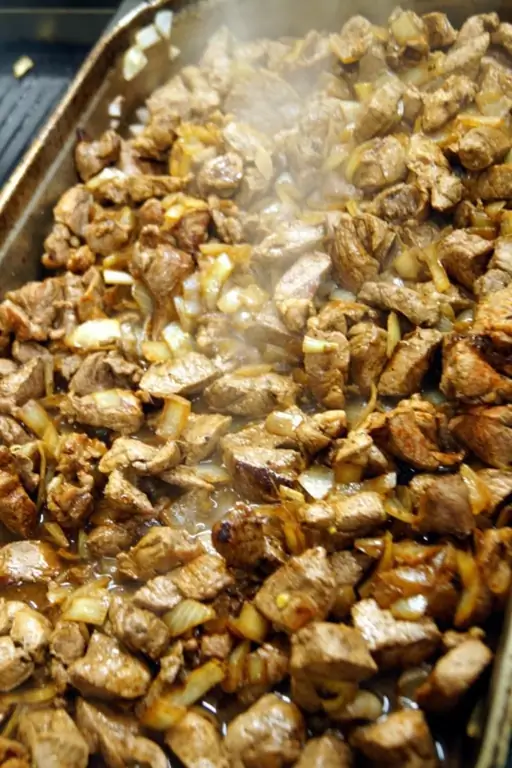 Гуляш из кабана с грибами Хинтероденвальд