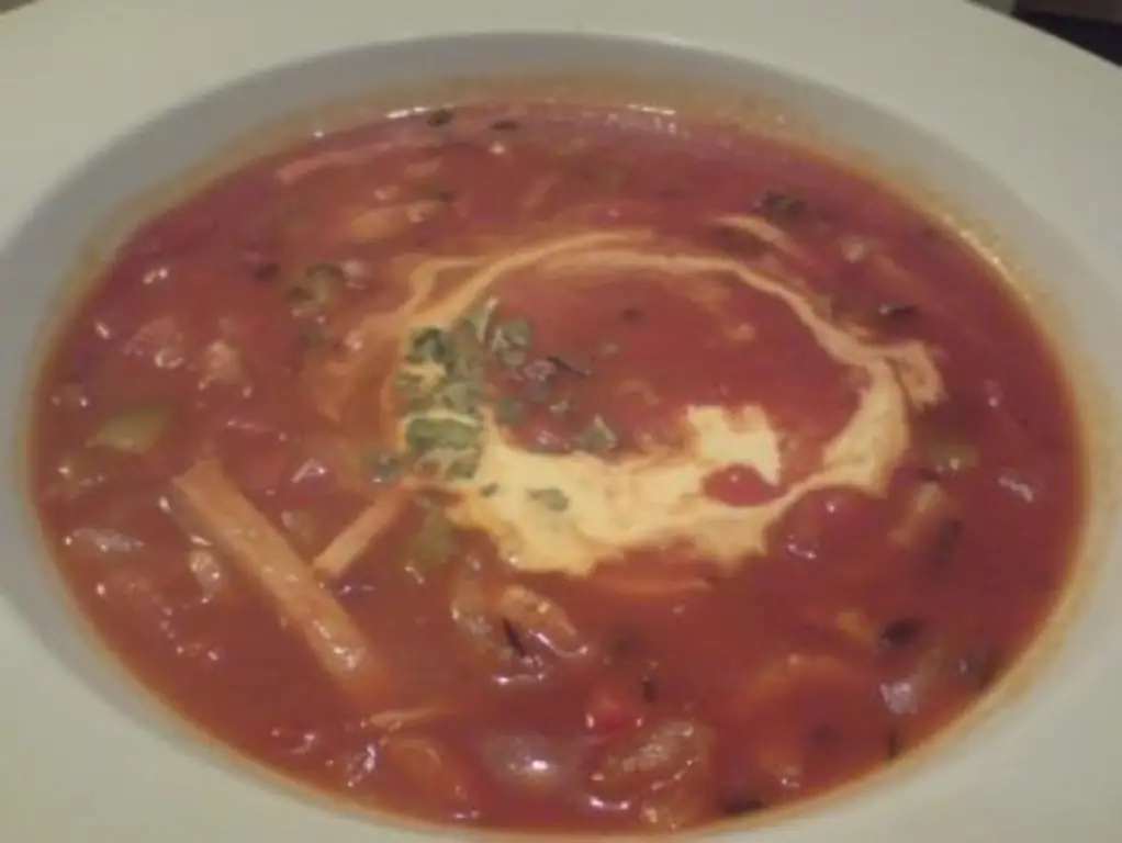 Солянка быстро, просто и всегда уместно