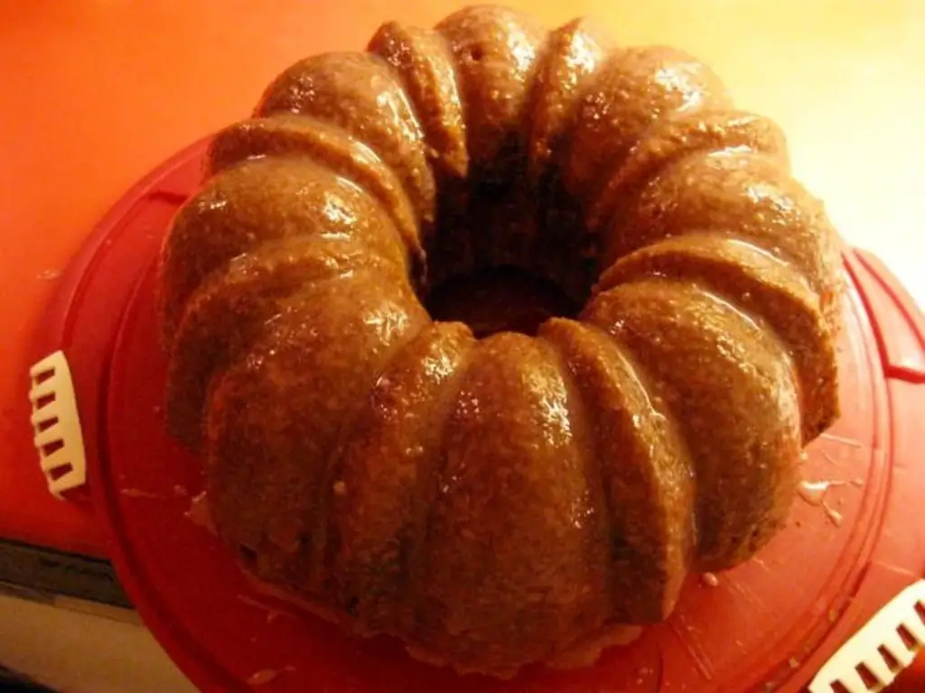 Gugelhupf с вишней Amarena и гоголь-моголь