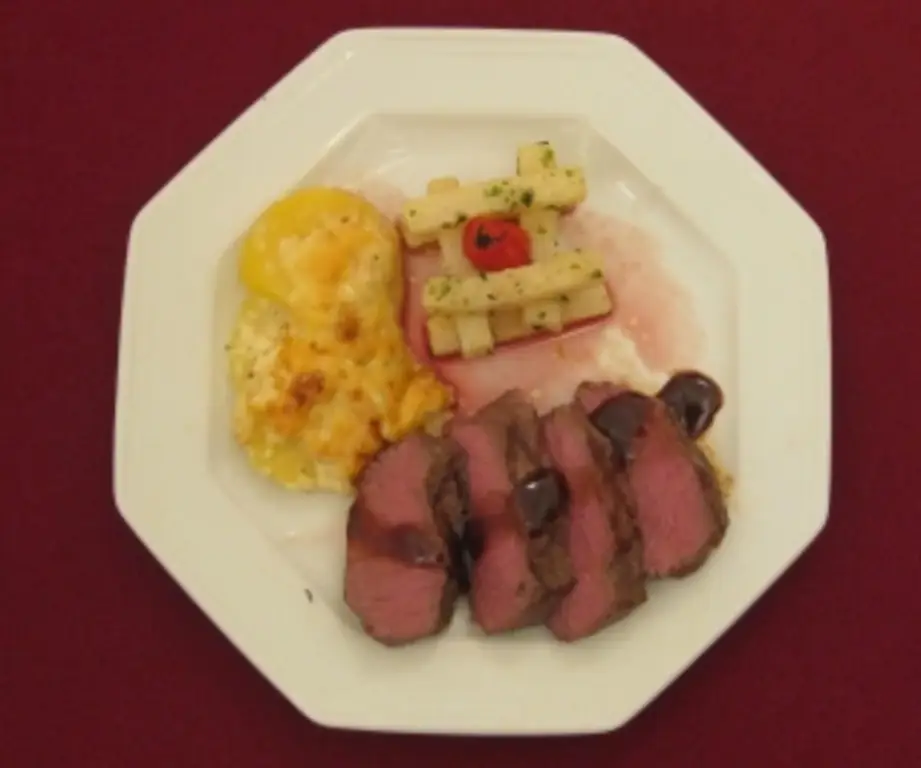Седло оленины с сельдереем и картофельным гратеном