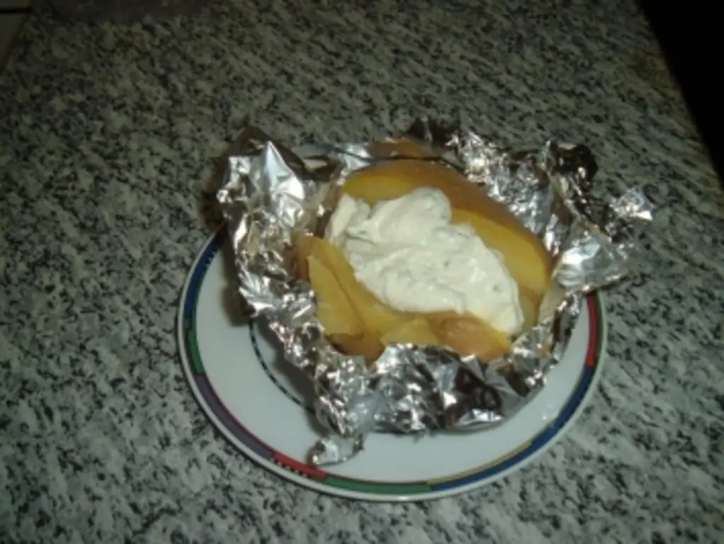 Печеный картофель с творожным кремом