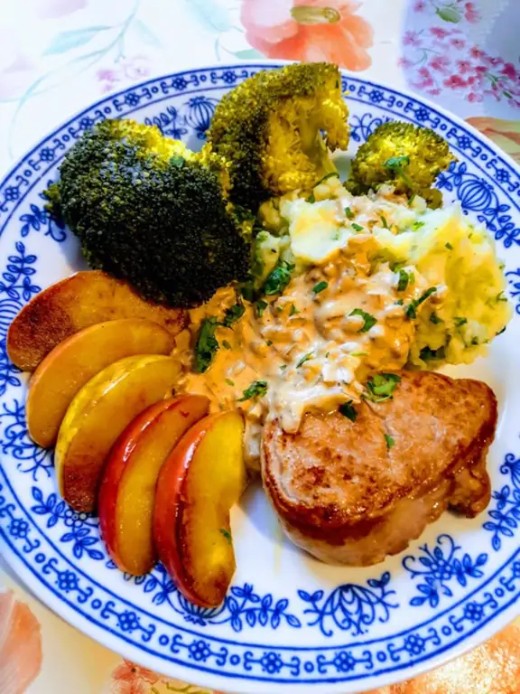 Филе свинины с картофельным пюре