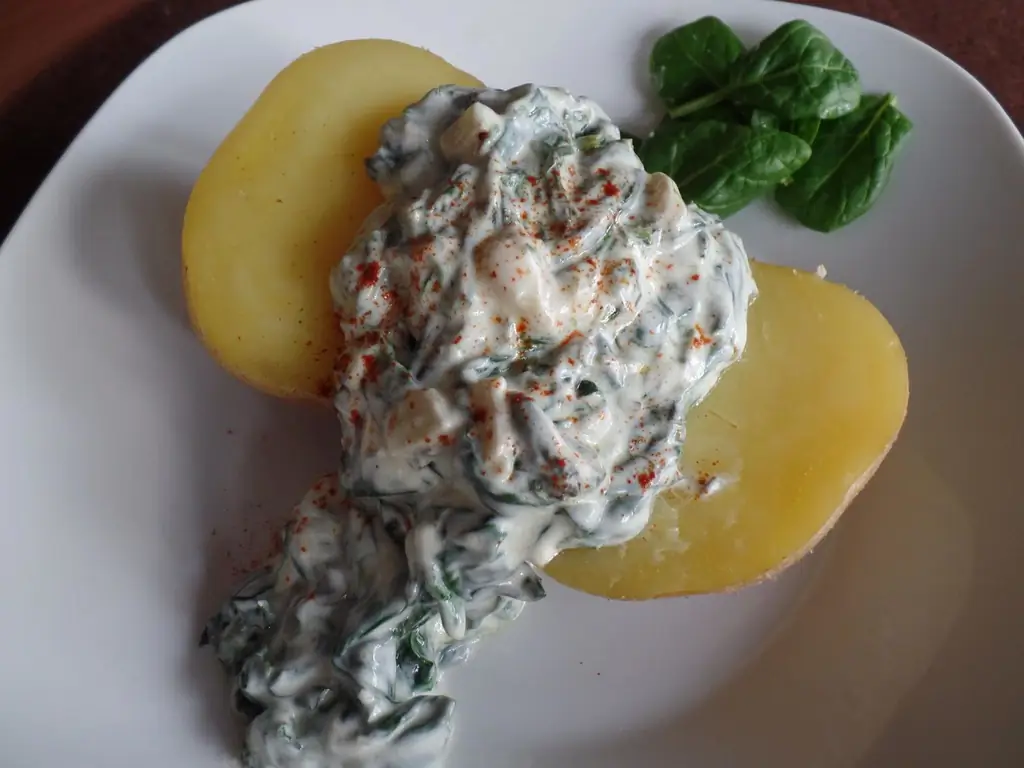 Картофель в мундире со шпинатом