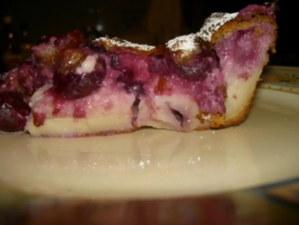 Вишневая запеканка с вишней и яйцами свободного выгула