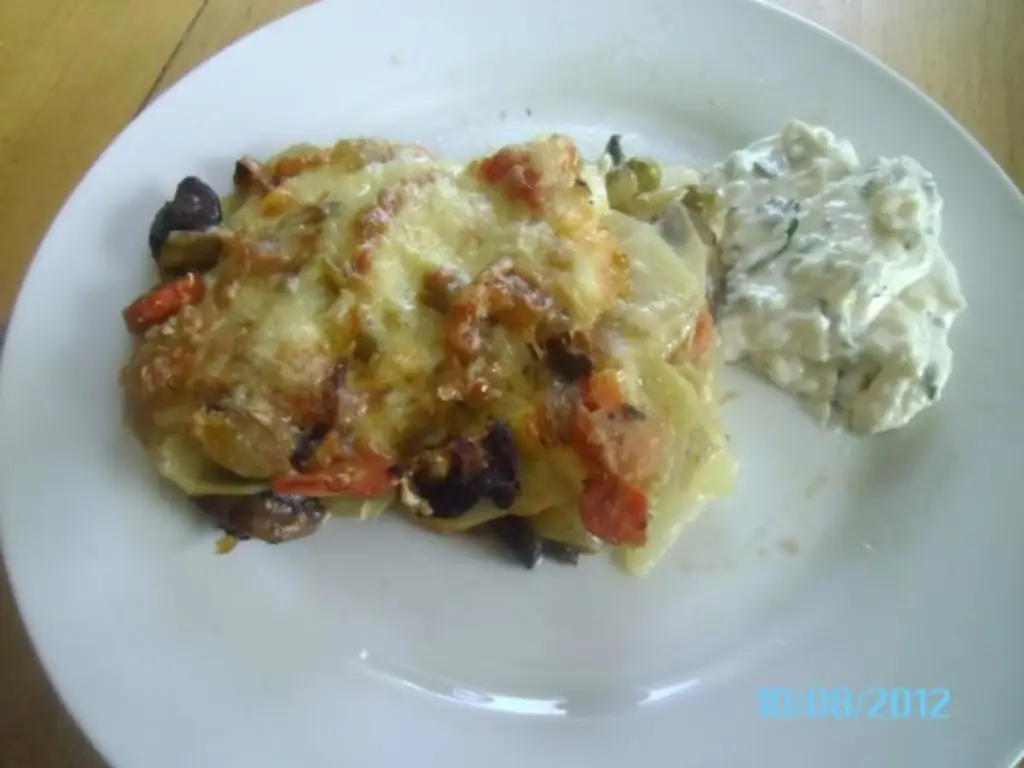 Картофельная запеканка со свежими овощами