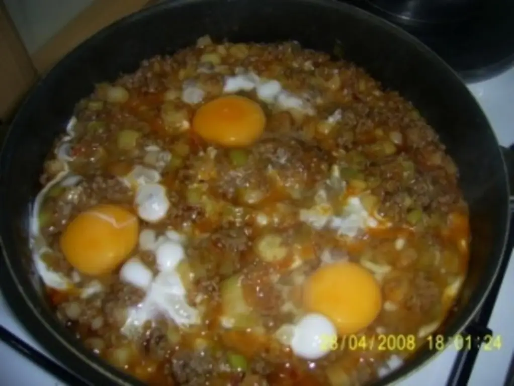 Яичная сковорода с фаршем