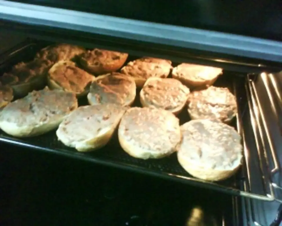 Нарезанная булочка