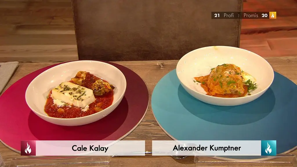 Сербский рулет из капусты с помидорами и фасолью (вид в кастрюлю Кумптнера)