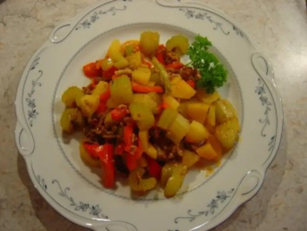 Запеканка с фаршем и сельдереем