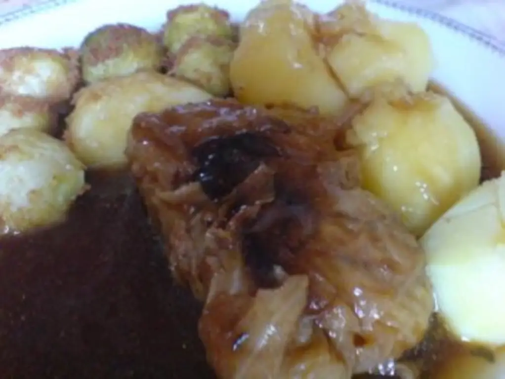 Капустные рулеты из остроконечной капусты