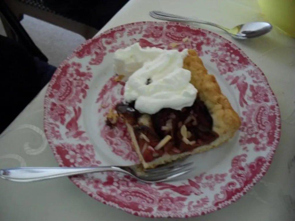 Сливовый торт светлый