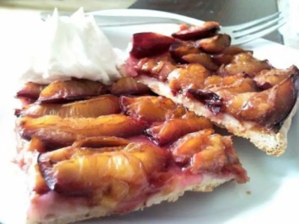 Сливовый торт Чудесный со сливками